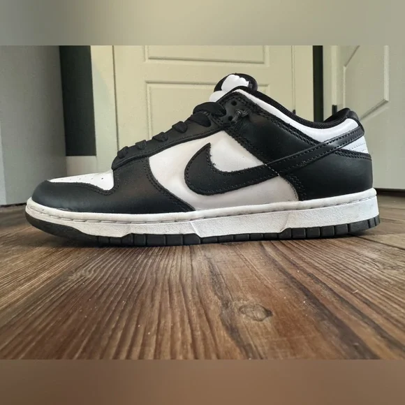 Nike Men's Black and White Sneakers - Picture 3 of 5